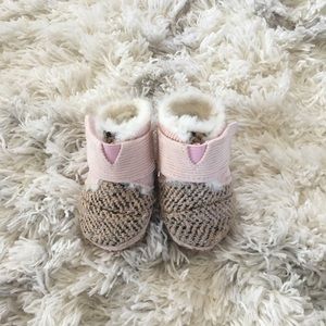 Toms winter baby booties like new